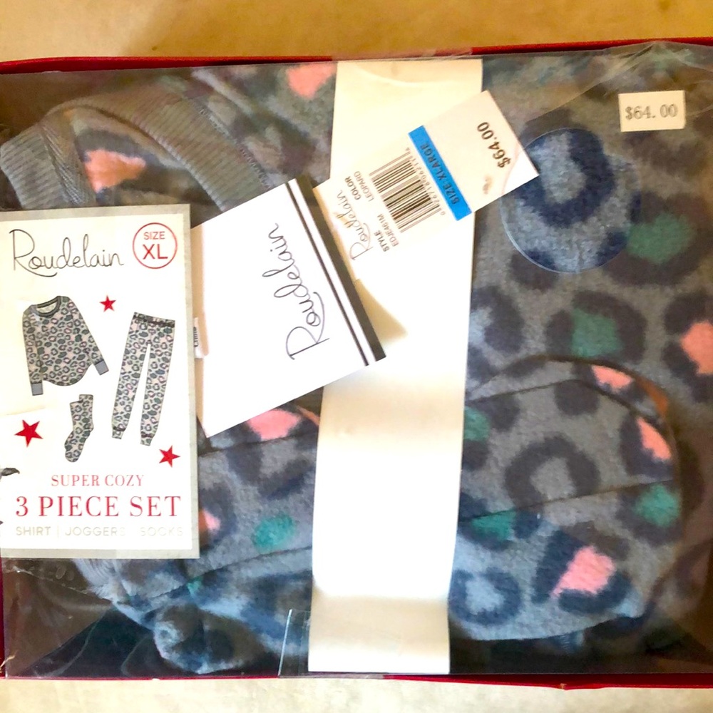 Roudelain Super Cozy 3-Piece Set - Gray with Pink and Blue Accents PJs new !